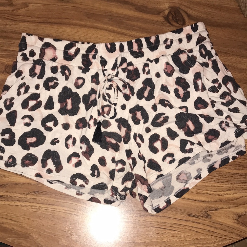 Leopard print pajama shorts SIZE MEDIUM